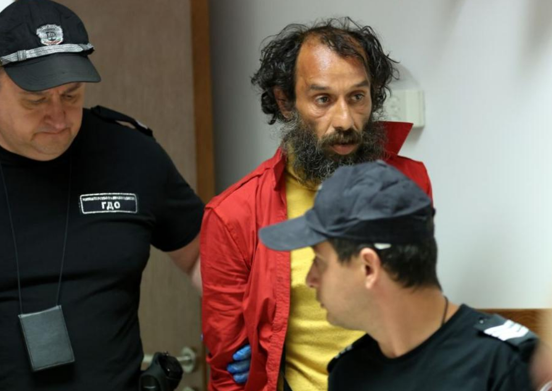 Съдът се произнесе: Лудият Иво, гаврил се с гроба на Неофит, го чака..