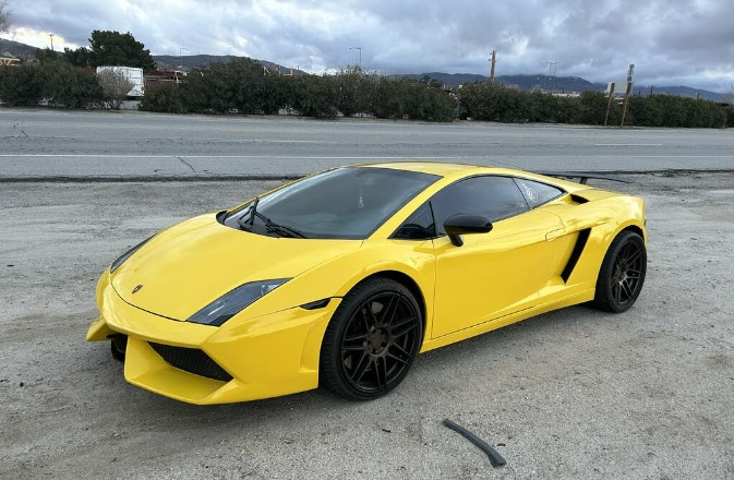 Скъп суперавтомобил Lamborghini изгоря при спречкване ВИДЕО
