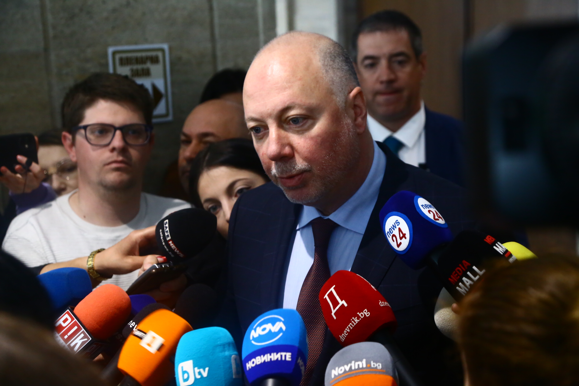 Извънредна новина след срещата между ГЕРБ и ПП-ДБ!