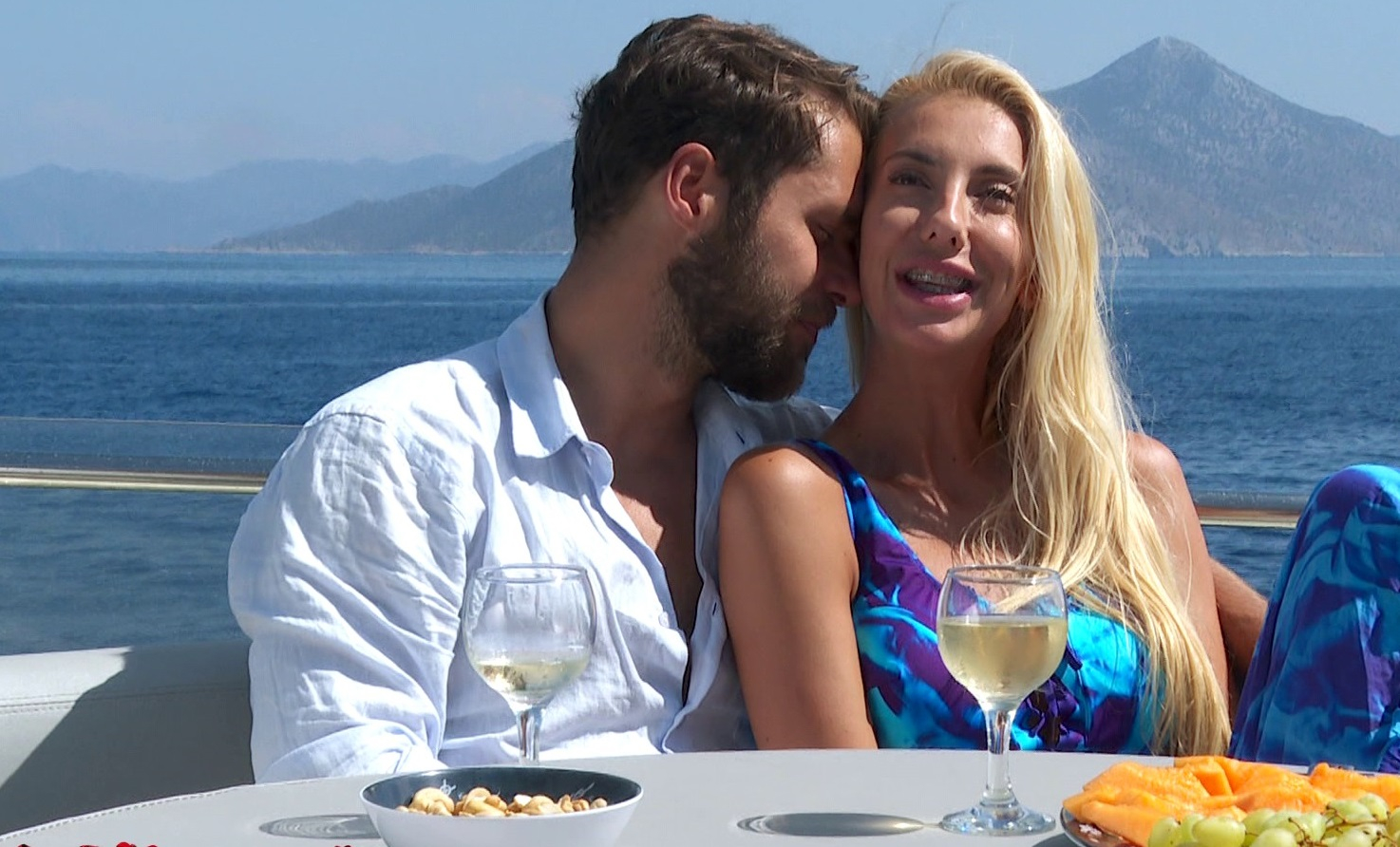 Разкритие: 60-годишен любовник издържал Маги от "Ергенът"