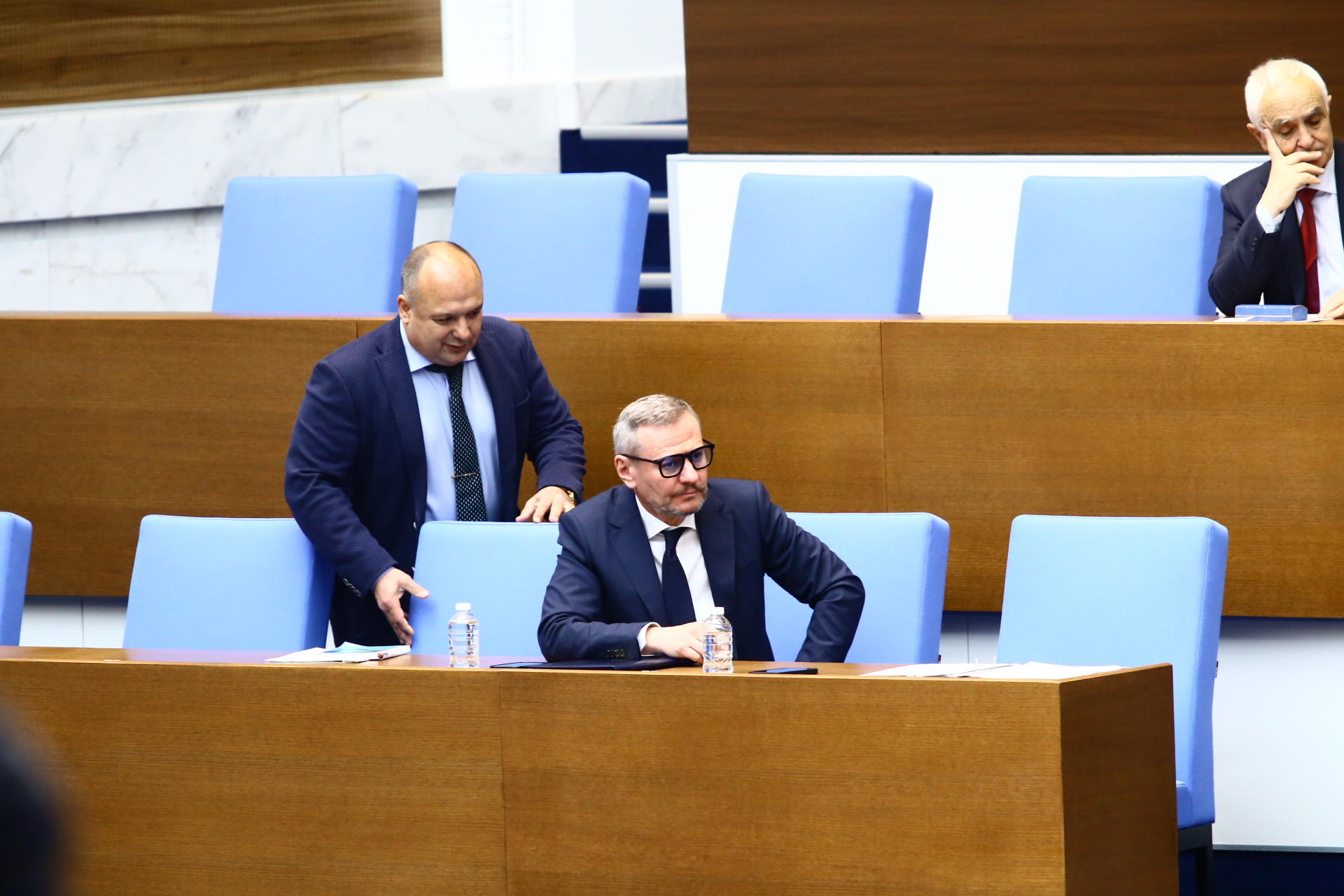 Хваща гората, а после на плаж: Евтим Милошев изненада с действия