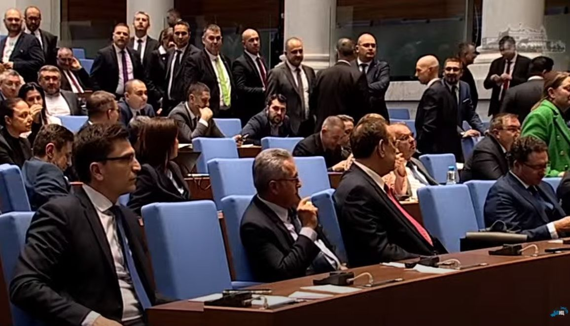Напрежението ескалира! Депутати си налитат на бой: На майка си ще викаш копейка БЛИЦ TV 