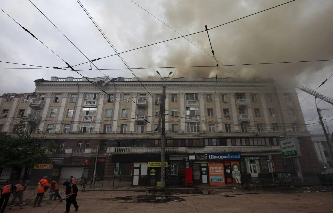 Ужасяващ залп с ракети и дронове в Днипро, две от жертвите са деца СНИМКИ