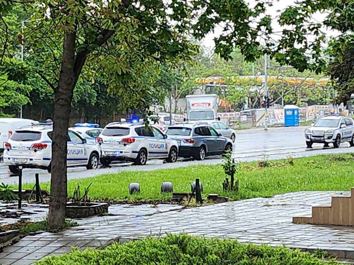 В Бургас почерня от полиция, ченгета с мощен удар по...
