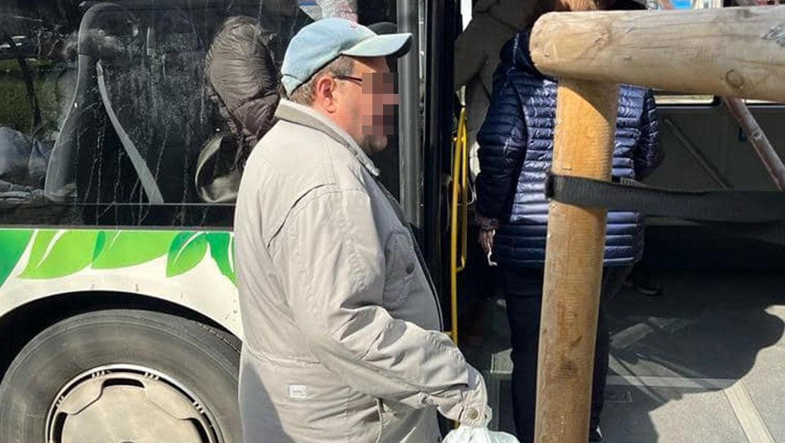 Женско пищене в София: Мъж напада булки, залива ги с неустановена течност 