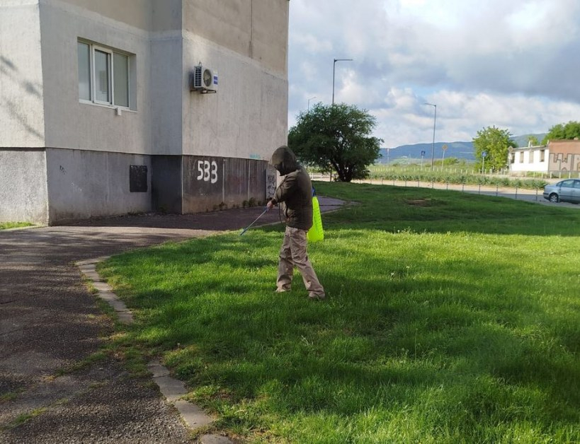 Столичанин взе нещата в свои ръце, започна сам да пръска СНИМКА