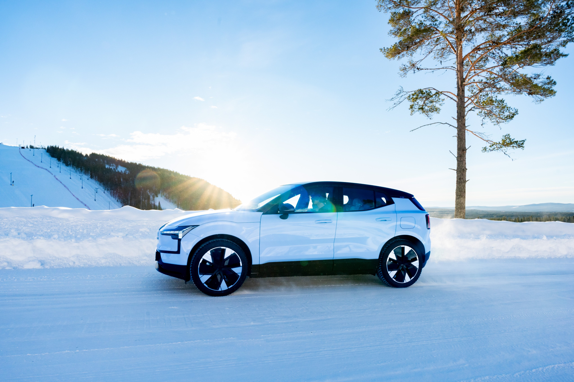 Volvo EX30 печели престижната награда за дизайн Red Dot „Най-добър от най-добрите“