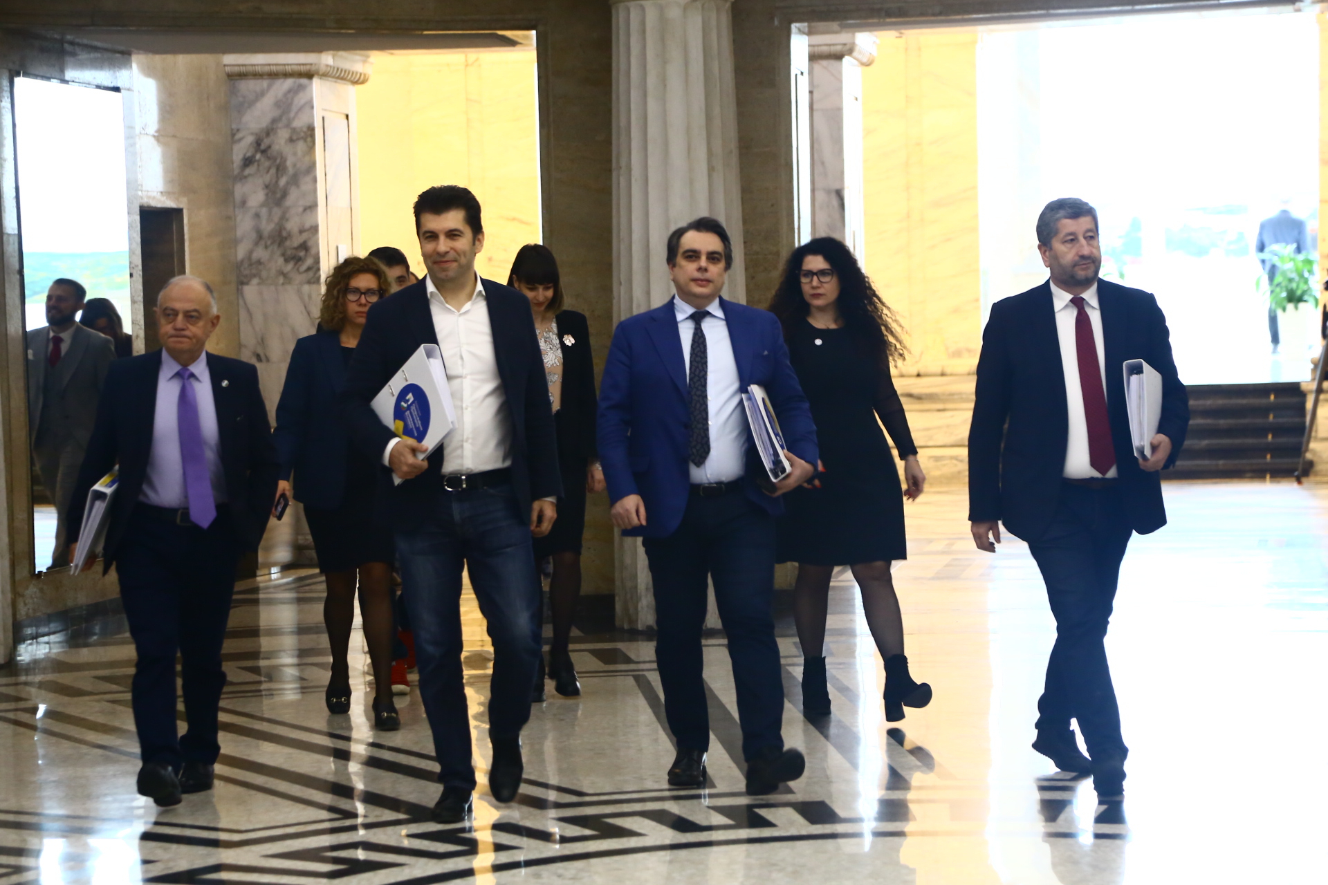 Когато контрабандистите си имат партия и политици