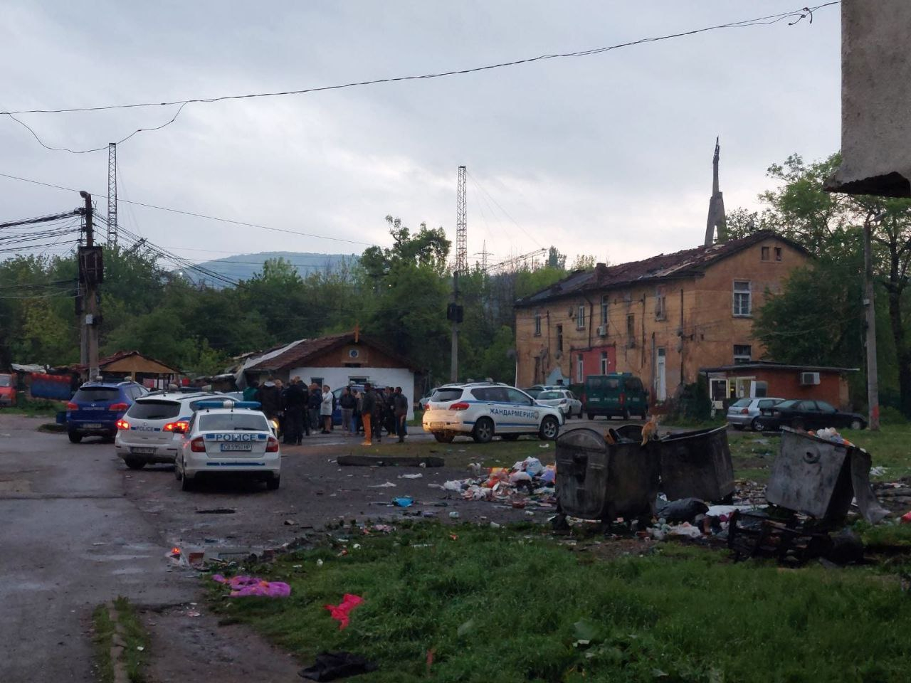 Масирана акция в ромските махали в Перник, има арестувани! СНИМКИ