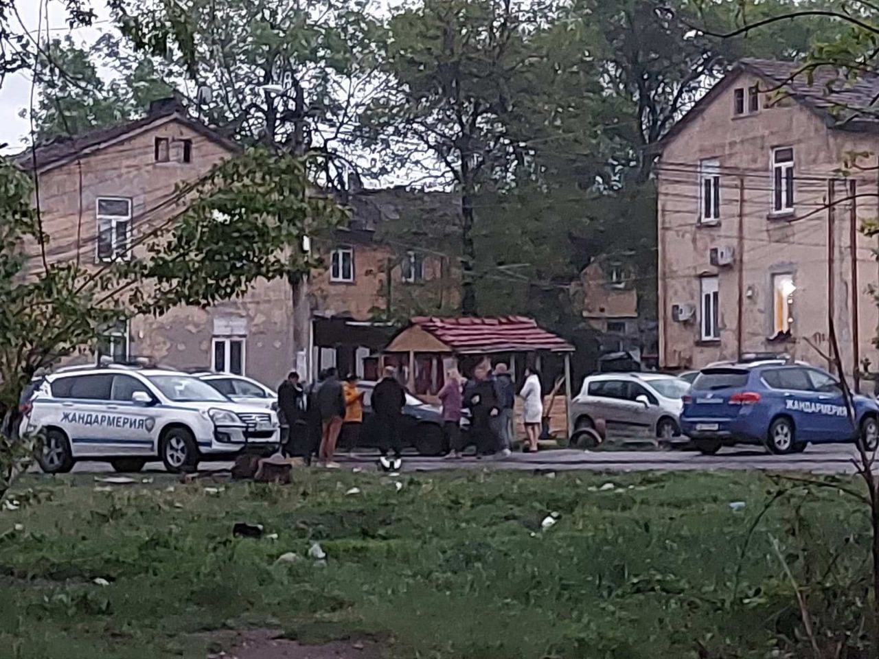Масирана акция в ромските махали в Перник, има арестувани! СНИМКИ