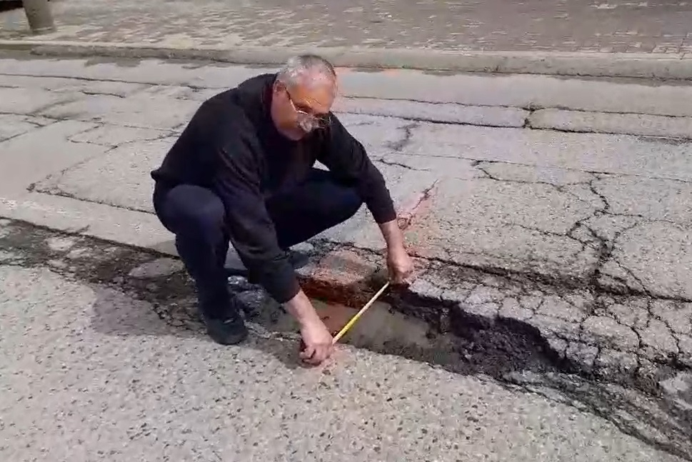 Сигнал до БЛИЦ! Потресаваща гледка в Лозен, жител взе нещата в свои ръце БЛИЦ TV