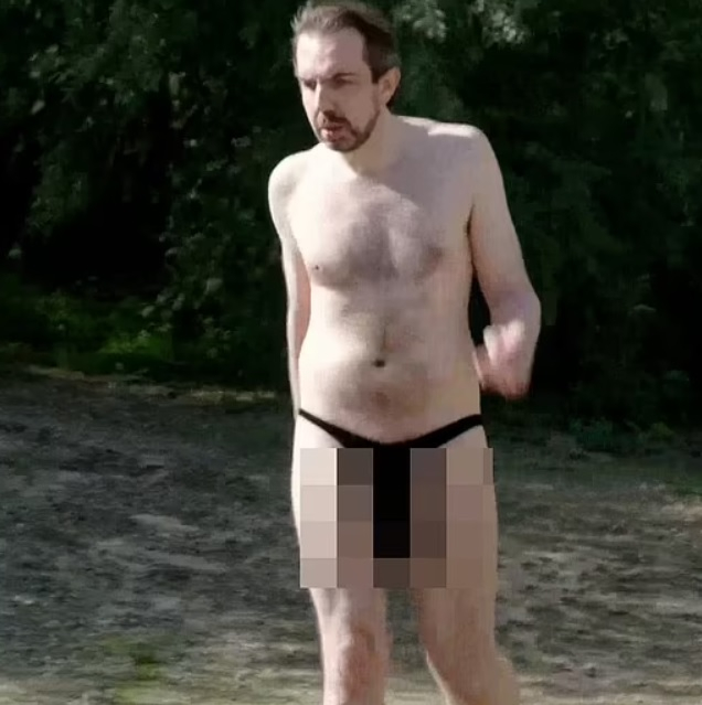 Мъж се оплака от трудностите, свързани с огромния му пенис ВИДЕО 18+