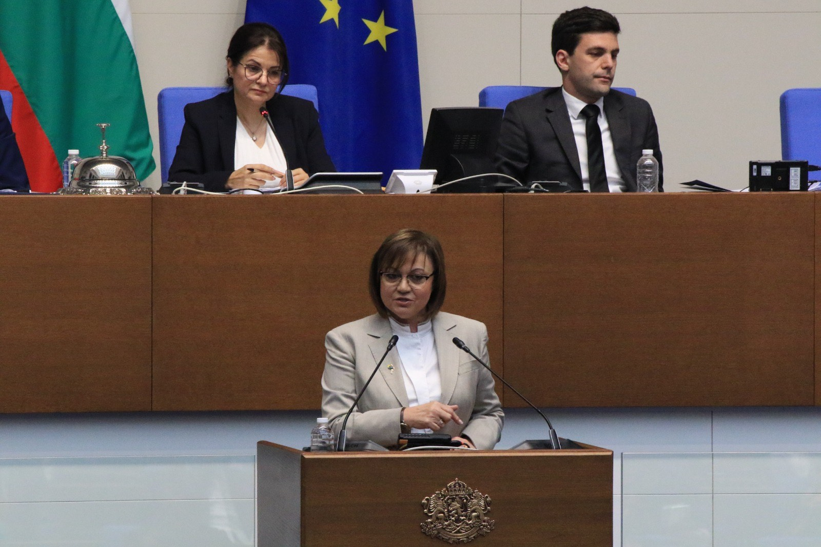 Корнелия Нинова: БСП сме единствените, които не ходим в кабинета на Борисов и не седим в ничий скут