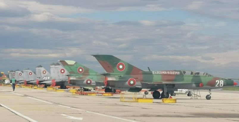 Заради F-16: Американски специалисти оглеждат авиобазата до Граф Игнатиево 