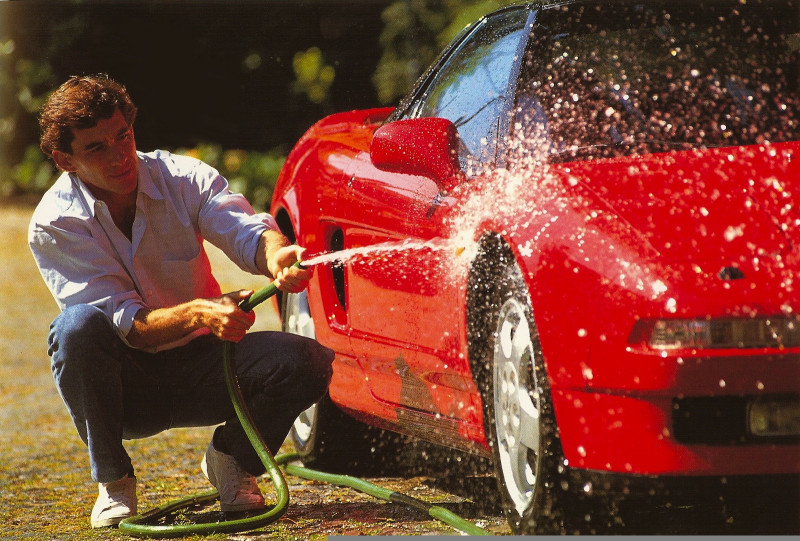 Продава се червената Honda NSX на Айртон Сена СНИМКИ