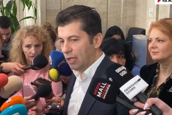 Петков детайлно обясни кой виси на хлъзгавия гръб и врат на Борисов като воденичен камък
