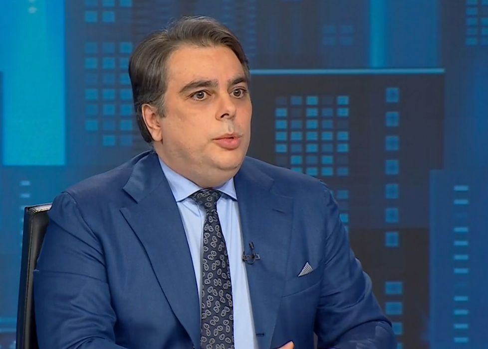Асен Василев обяви познава ли баща и син Димитрови и разкри сензационно, че през януари...