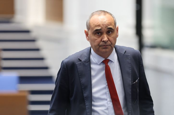 Разпадът продължава! Основател на ПП се отказва от политиката