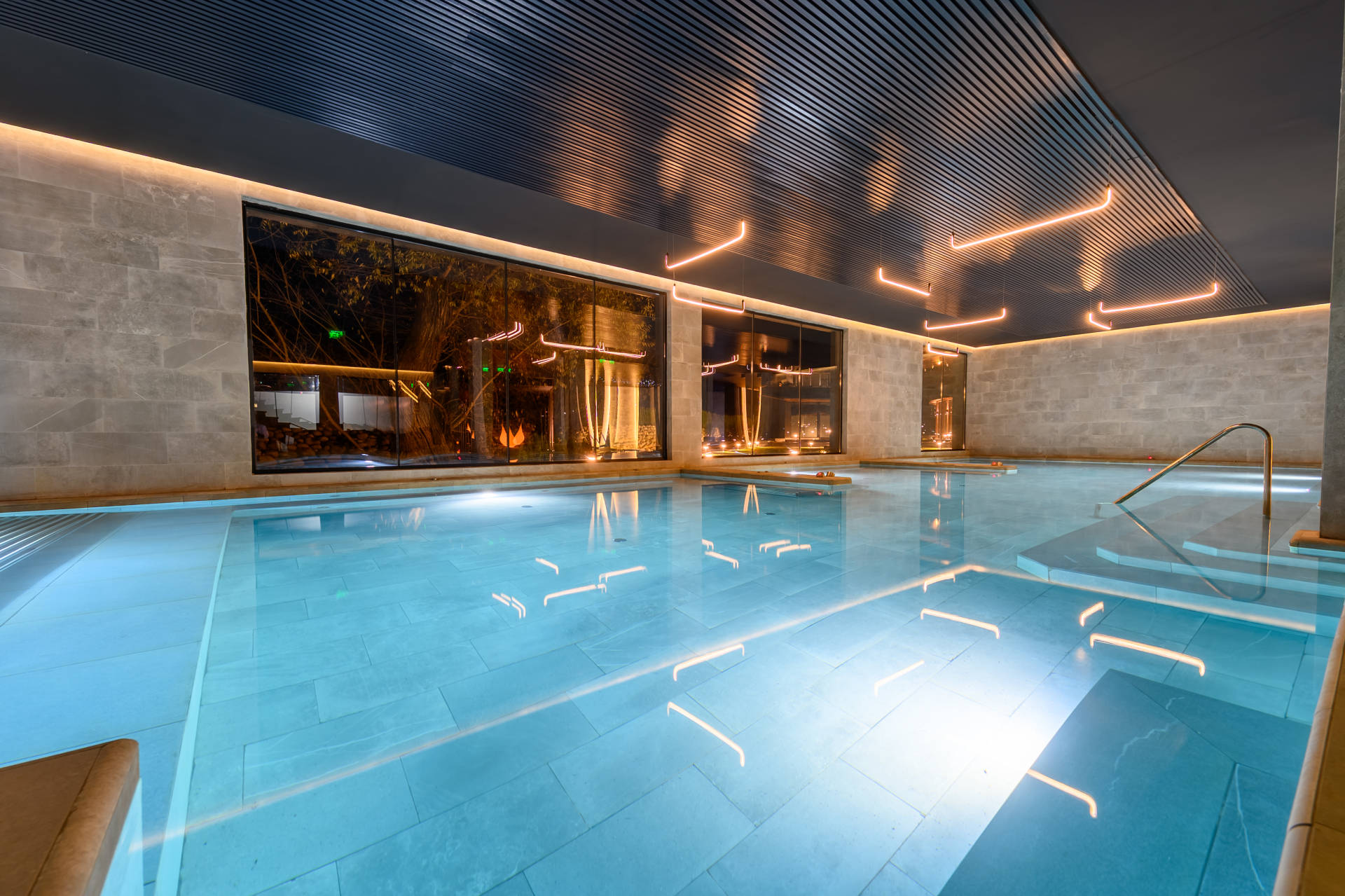 Ново: басейни и за деца в Grand Hotel Therme и Pulse Therme 