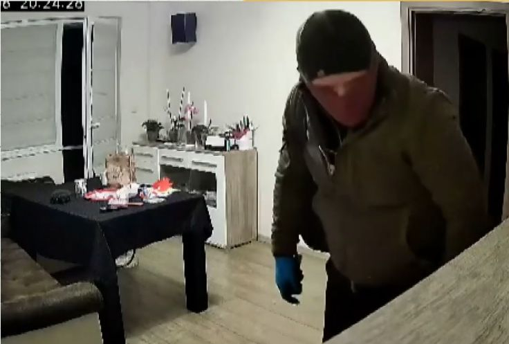 Потресаващ обир на къща в Софийско! Не пожалили дори и детските касички ВИДЕО