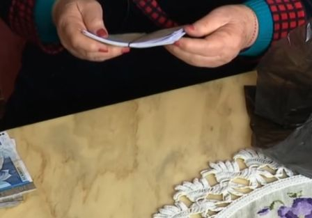 По "изпрана" схема: Ето как три баби се простиха с над 30 бона ВИДЕО