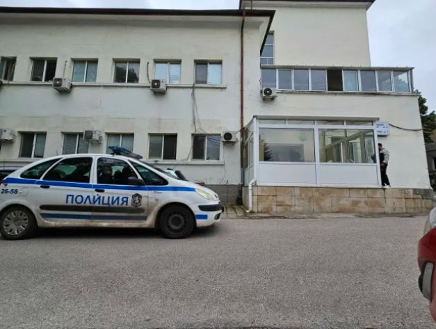 Брутално зверство с 14-г. момче в двора на училище потресе България СНИМКИ 