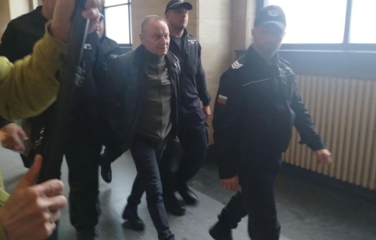 Пуделгейт: Марин Димитров финтира съда 