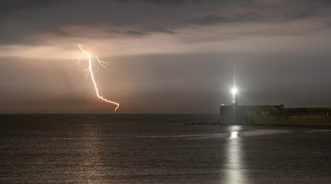 Meteo Balkans бие тревога: Небето се запалва тази вечер!