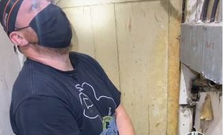 Двойка ремонтираше къщата си и внезапно направи шокиращо откритие ВИДЕО