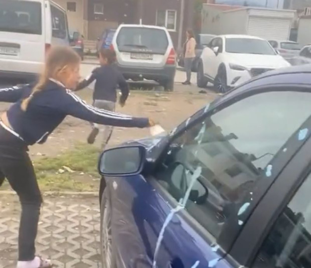Невръстни роми отровиха живота на пловдивчанка пред КАТ ВИДЕО 