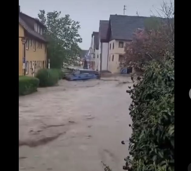 Мъж отиде да провери нивото на водата в мазето си, последва голяма трагедия ВИДЕО