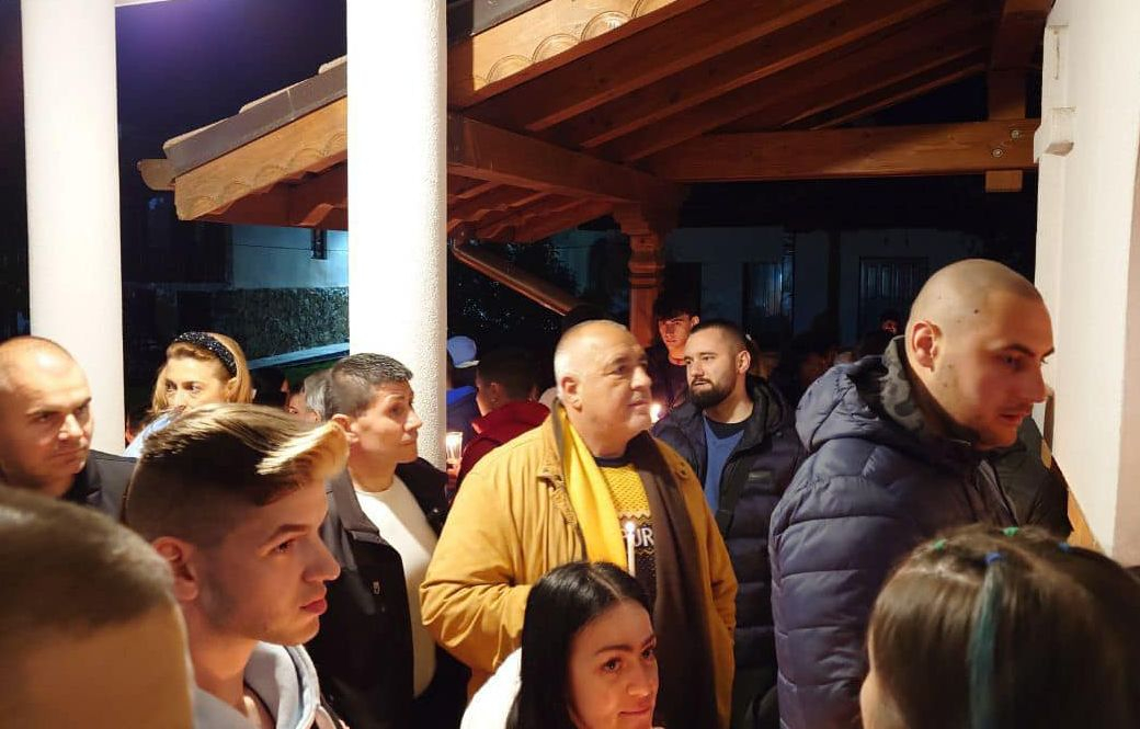Борисов пусна тези СНИМКИ и показа с кого посрещна Великден