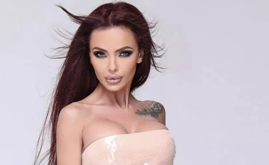 Мария пак хвърли задръжките, разтвори крака и... СНИМКА