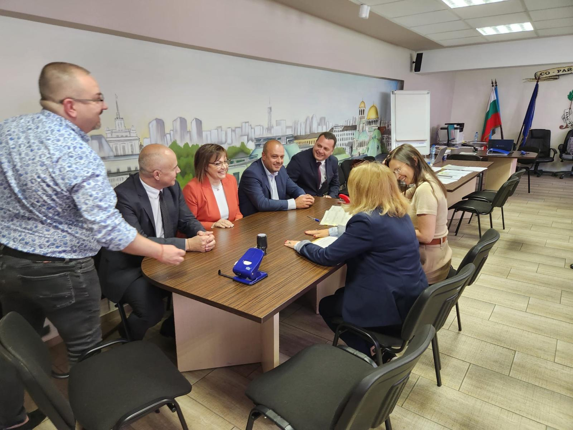 Нинова след регистрацията на листите в София: Ние не ви излъгахме, не влязохме в договорки и сглобки