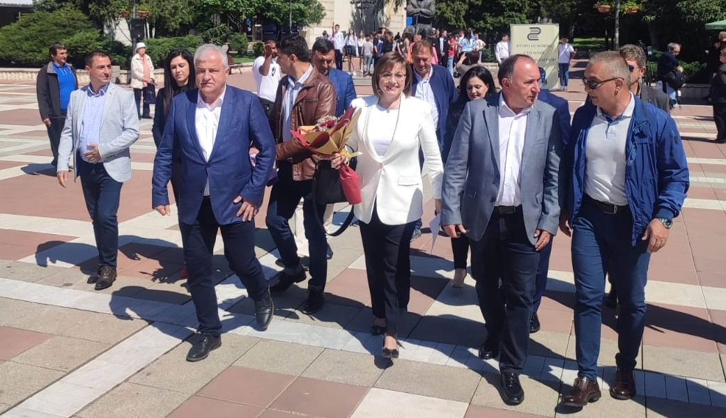 Нинова от Благоевград: Само БСП не влезе в сглобки и скрити договорки. Не предадохме хората