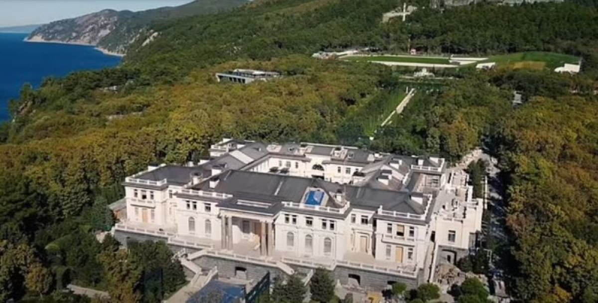 Daily Mail гръмна със сензационни СНИМКИ от двореца на Путин 