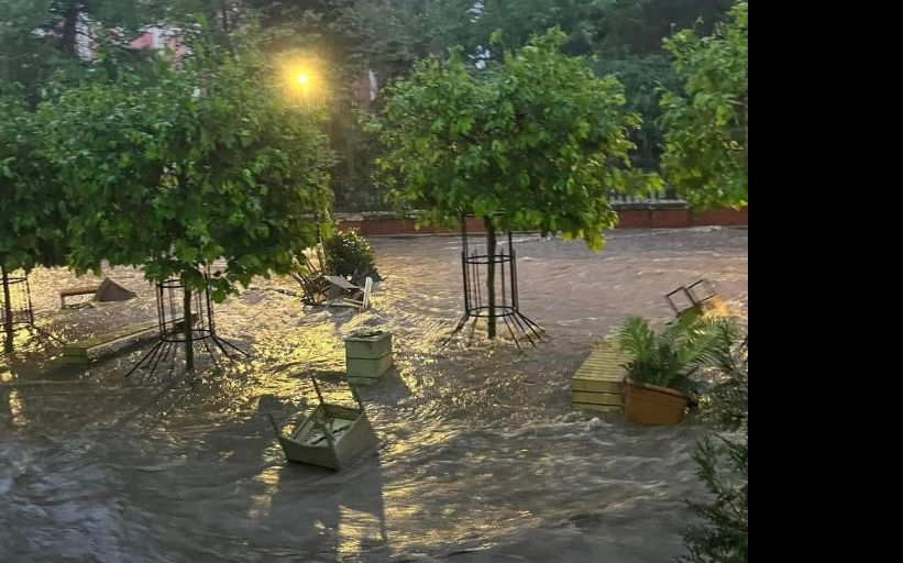 Библейско бедствие удари Плевен: Градът е под вода! Апокалиптични КАДРИ