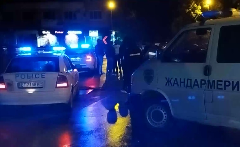 Извънредна ситуация в Горна Оряховица, МВР активира жандармерия и спецполицаи ВИДЕО
