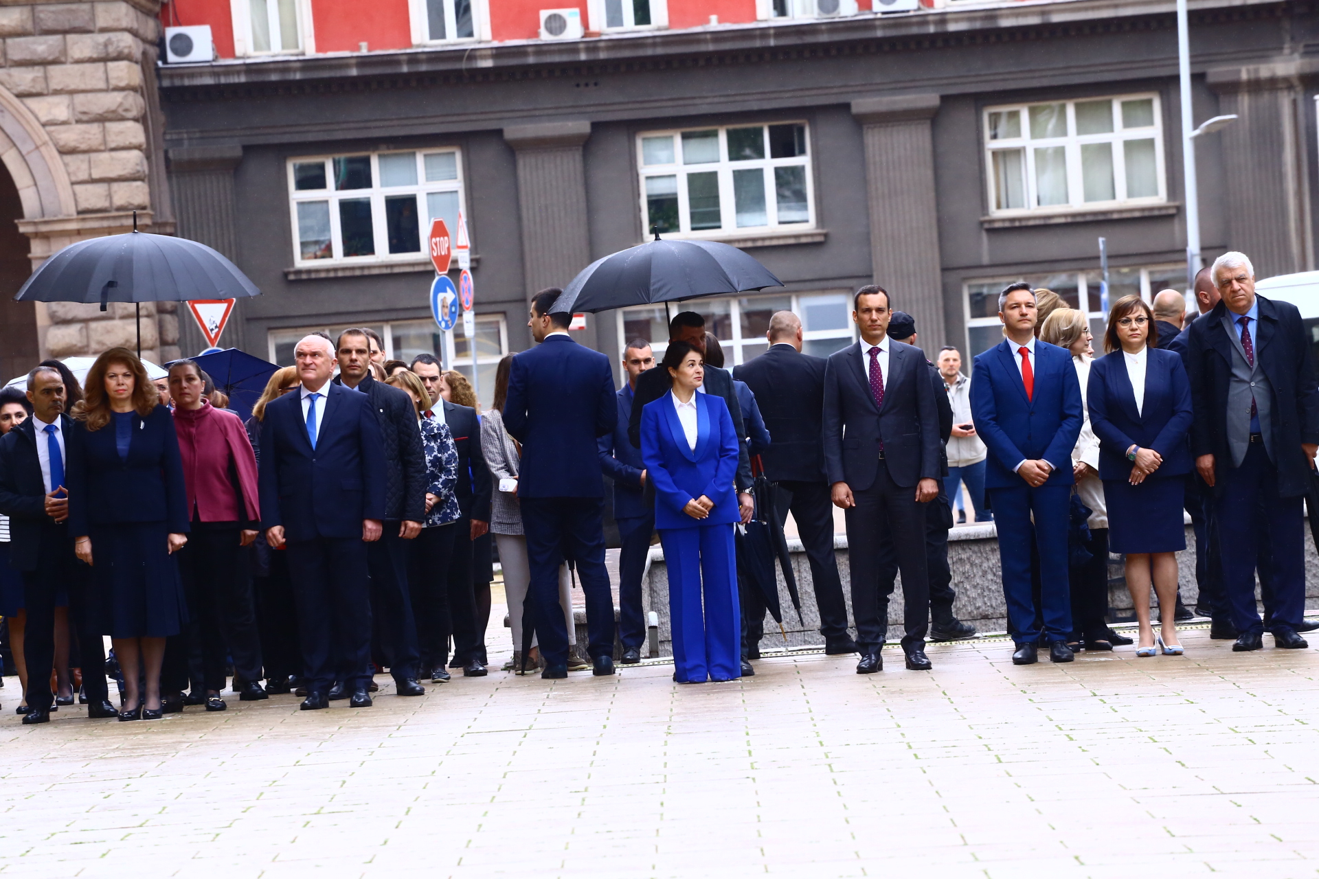 Нинова: Честит Ден на победата и Ден на Европа! Искаме мир