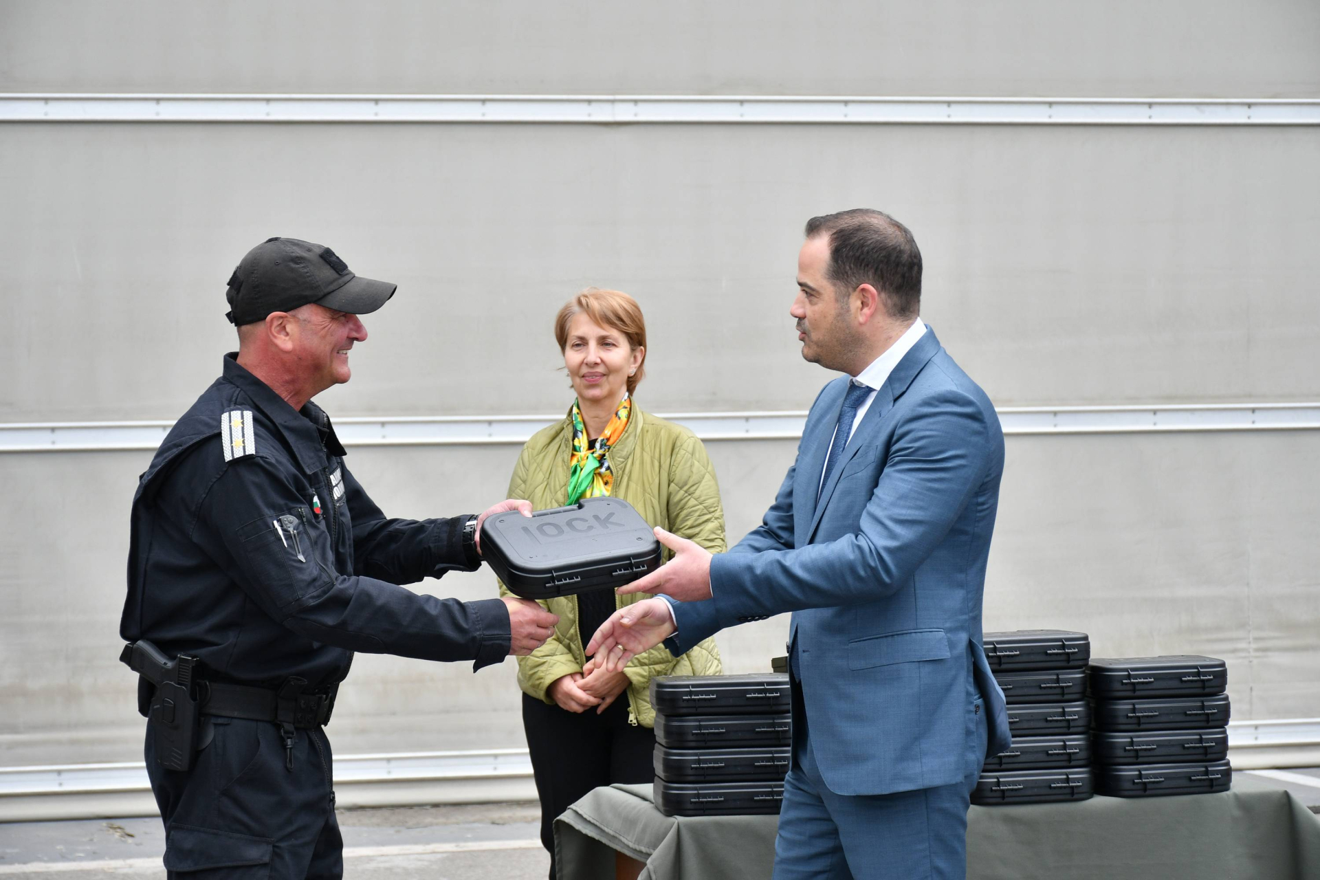 Мото-Пфое доставя 160 автомобила Defender за опазване на българските и европейски граници СНИМКИ
