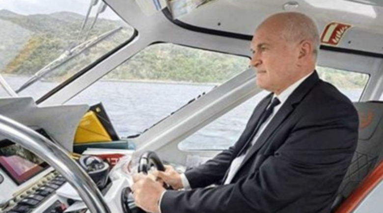 Атракция: Главчев се качи на катера с делегацията към Атон и... 