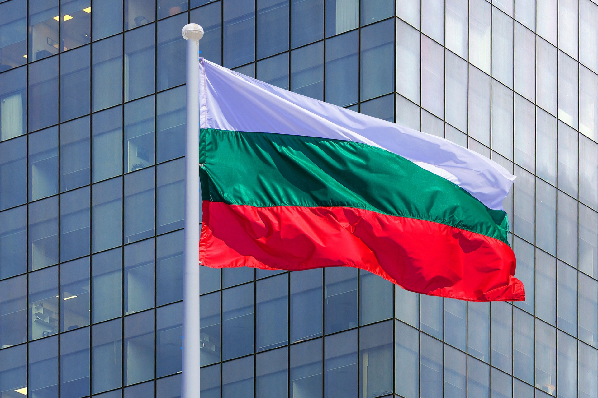 Бяло, зелено, червено: Колко и кои държави веят такова знаме 