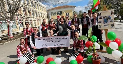 Абитуриентки отказват подарък автомобил и бижута, искат филъри и силикон