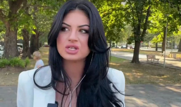 Мис България седна зад волана и си показа силикона СНИМКА 18+