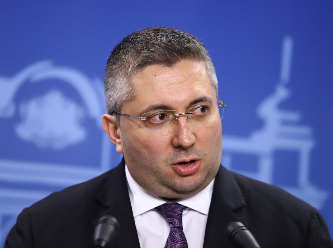 Нанков захапа “любимия” ни министър - онзи с приказките под Шишковия храст, Кирил Петков лягал...