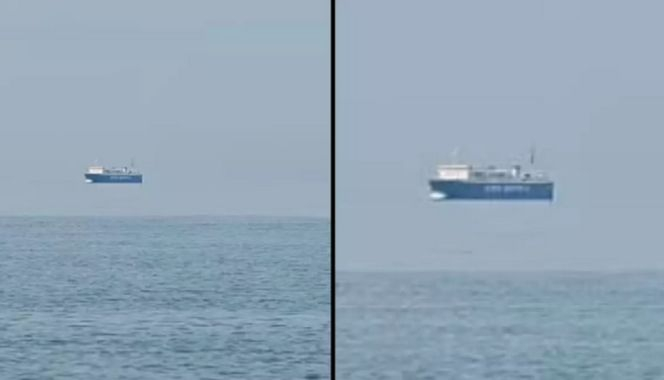 Товарен кораб увисна над океана в Гърция СНИМКА