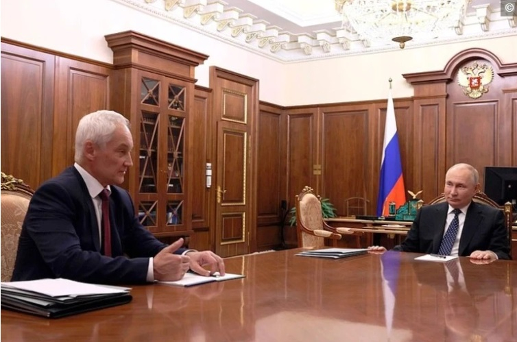 Песков с извънреден брифинг заради рокадата на министъра на отбраната