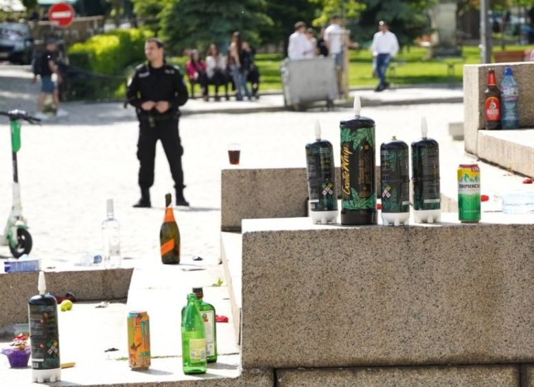 След гърмежите и палежите в центъра на София - потресаваща гледка край храма СНИМКИ