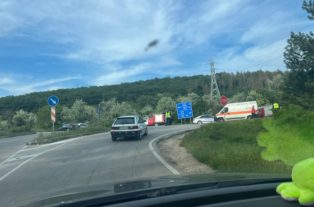 Първи СНИМКИ от кървавото меле с Кирил Петков