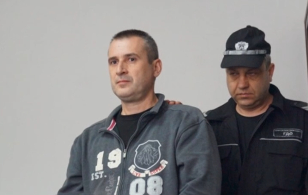 Ченгетата в шок: Барикадиралият се полицай им врътнал страшен номер